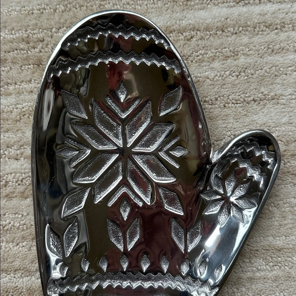 Mariposa Mitten Dish Brillante Cast Aluminum Serving Dish Candy Dish Trinket